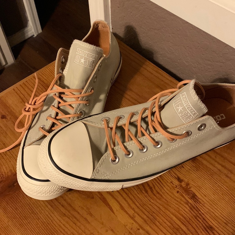 BRAND NEW!  Faux suede Converse low-cut shoes!  Never worn!  🤎🤍🤎🤍🤎